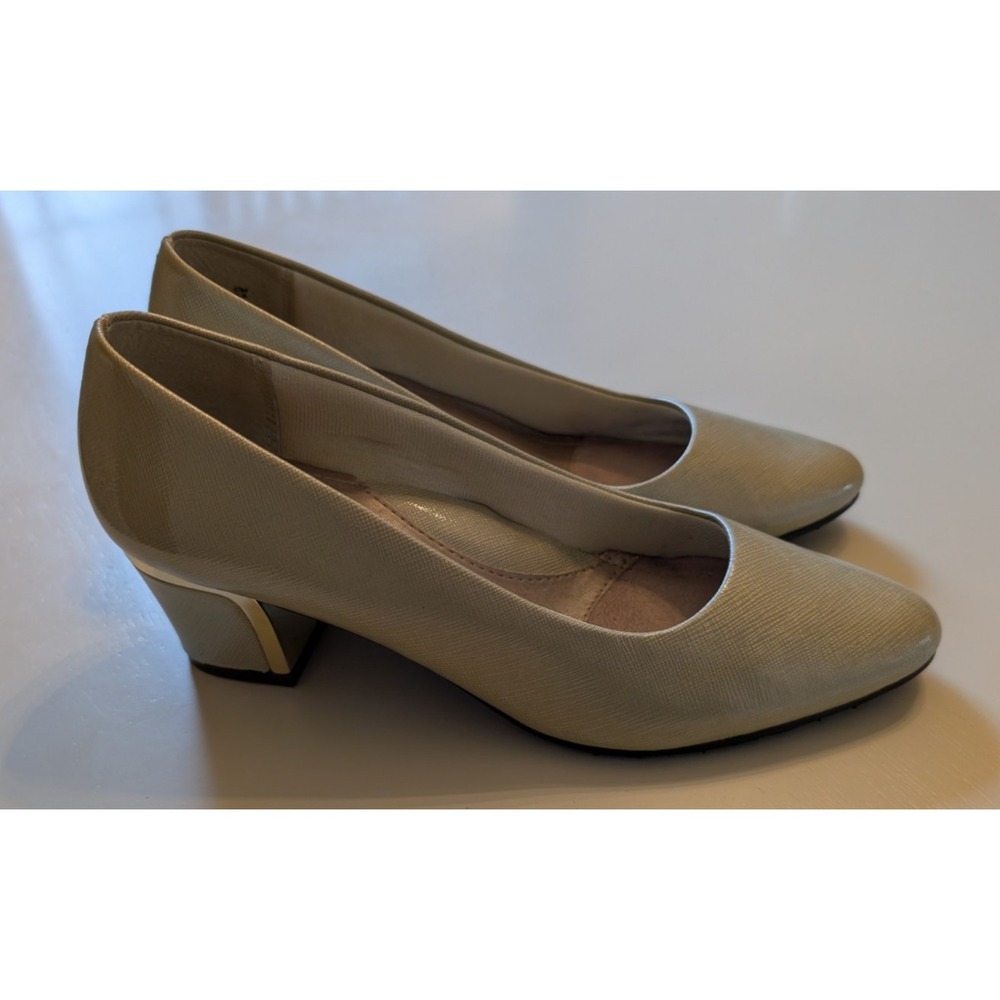 Soft Style Moyen Women's Sz 7 M Pumps Low Heels Gold Shoes Round Toe Textured